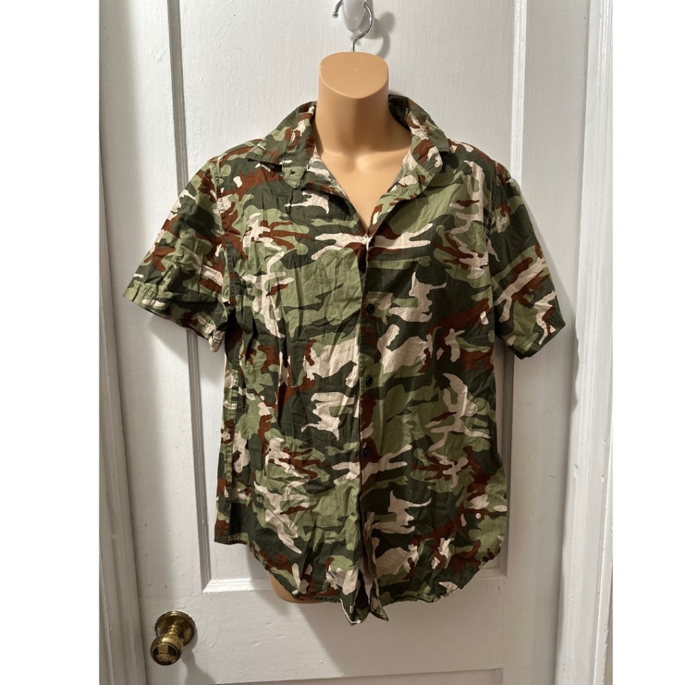 Original Use Green Camo Short Sleeve Button Down in‎ M